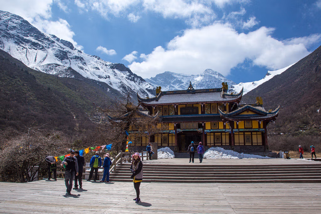 Huanglong Scenic Area: The Complete Visitor Guide 5 Huanglong Scenic Area: The Complete Visitor Guide