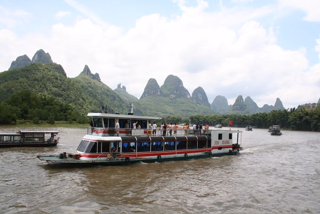 Guilin Li River Cruise: 3-Star Vs 4-Star – An Expert Guide 18 Guilin Li River Cruise: 3-Star Vs 4-Star – An Expert Guide