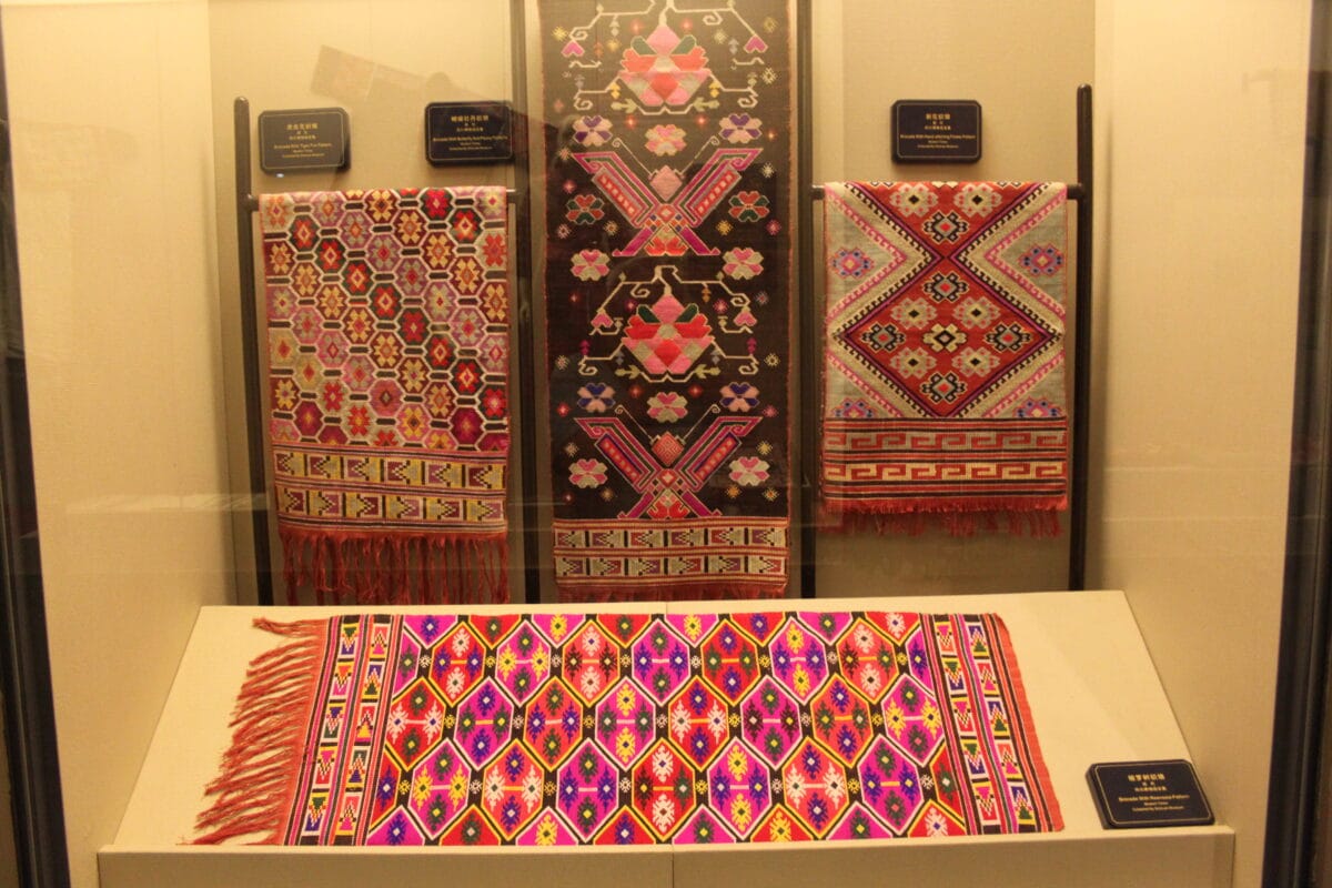 Zhangjiajie Souvenirs: What To Buy, What'S Fake, And Where To Shop