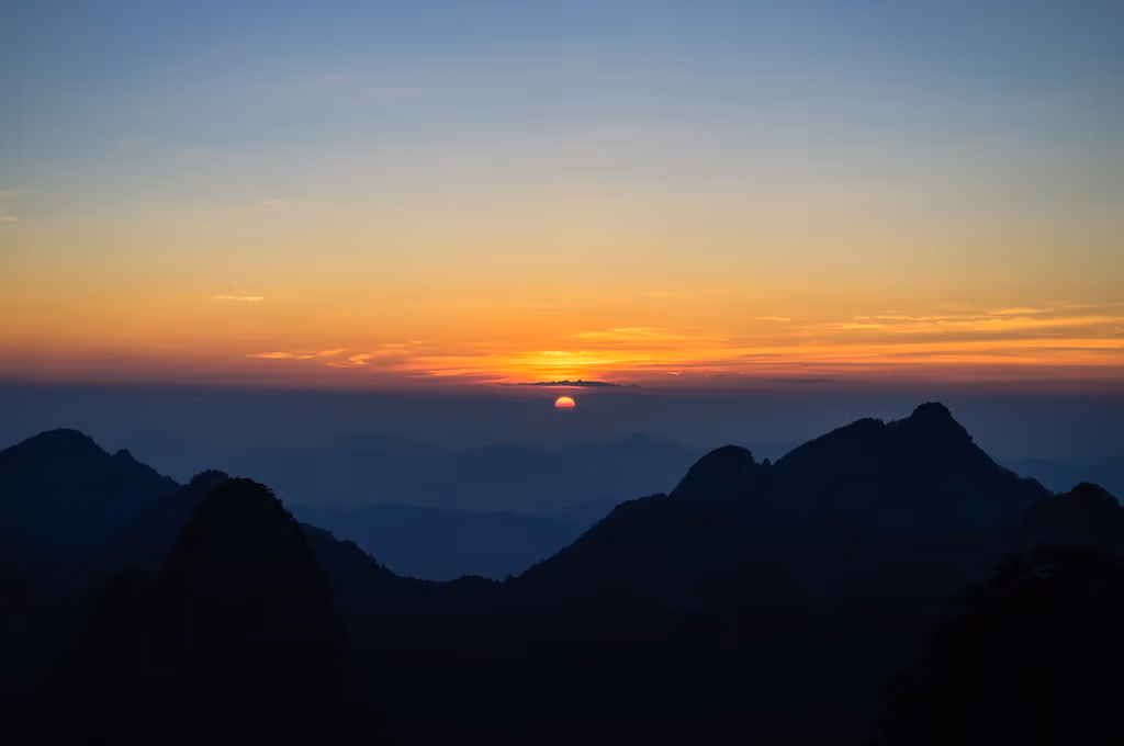 Top 10 Mountains In China: Majestic Peaks You Must Explore 6 Top 10 Mountains In China: Majestic Peaks You Must Explore
