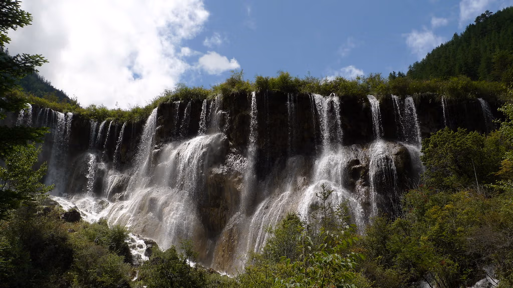Top 9 Waterfalls In China: Your Ultimate Travel Guide 4 Top 9 Waterfalls In China: Your Ultimate Travel Guide