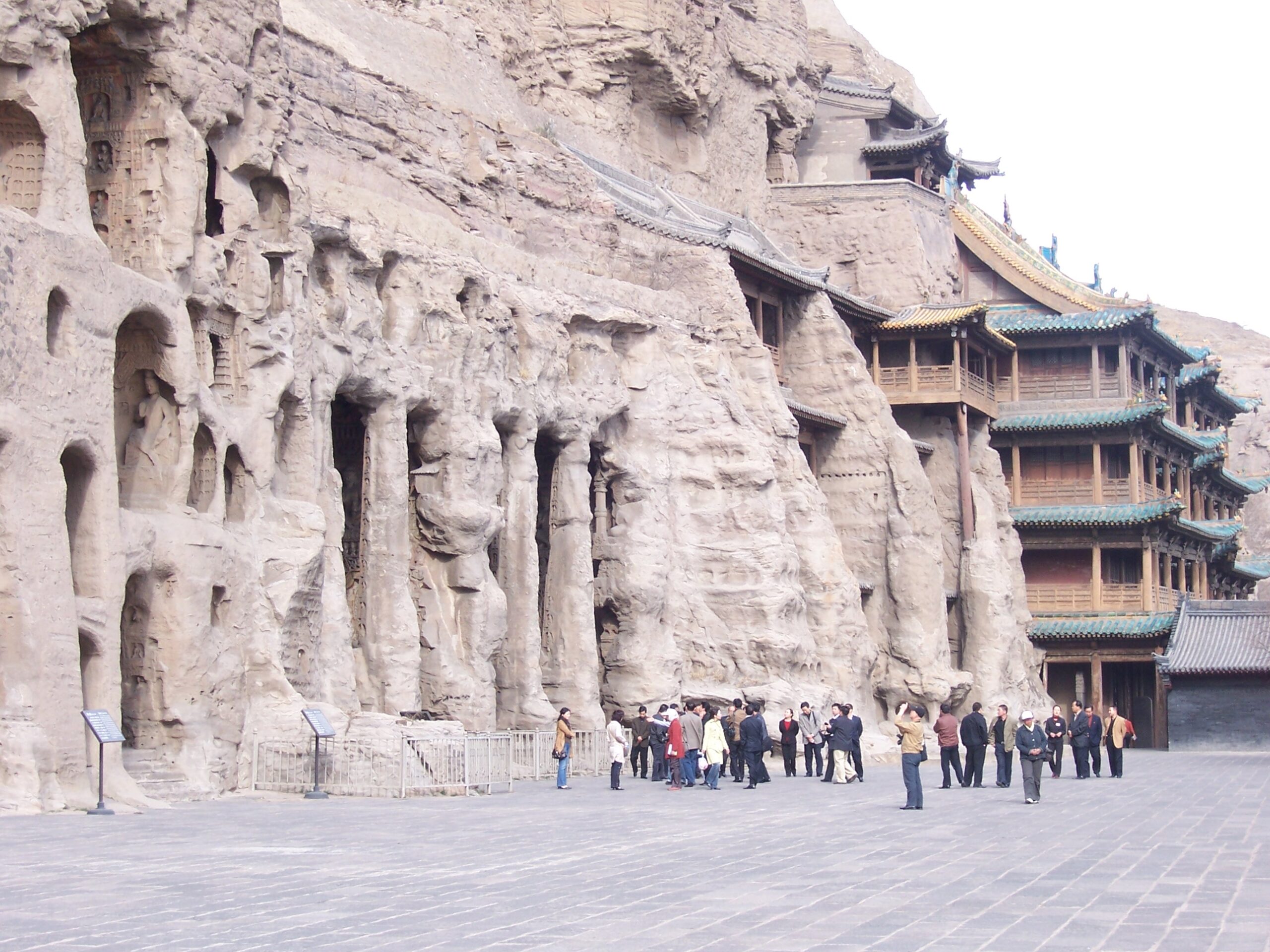 Yungang Grottoes Vs Longmen Grottoes: Which Buddhist Treasure Should You Visit In China? 4 Yungang Grottoes Vs Longmen Grottoes: Which Buddhist Treasure Should You Visit In China?