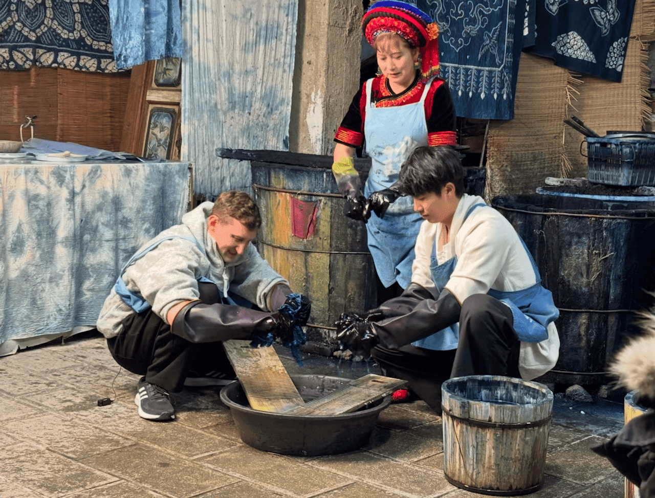 Zhoucheng Village, Dali: Tie-Dye Workshops, Village Life &Amp; Day Route 8 American Guest Experiencing Bai Tie-Dye