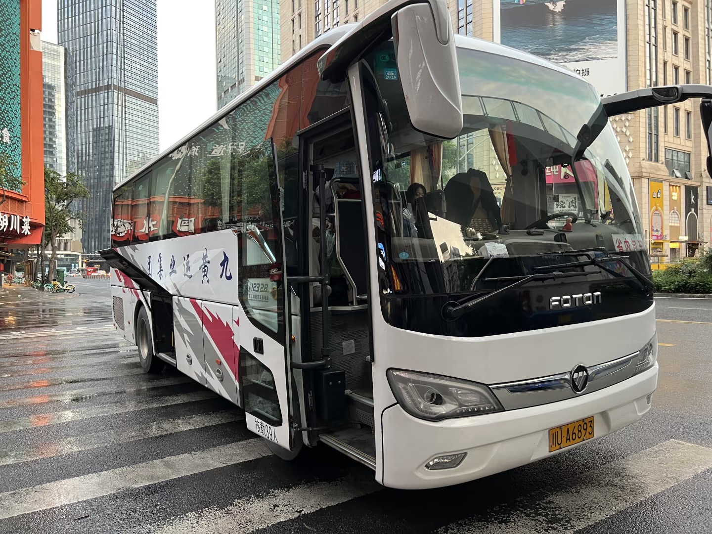How To Get To Wolong Panda Base: Transport Guide 3 Chendgu - Wolong Shuttle Bus