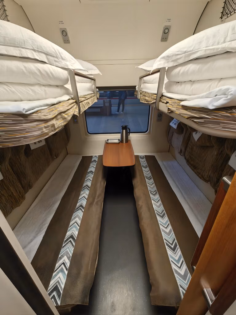 China Train Sleeper Guide: Hard Vs Soft Vs Premium Sleepers - Which To Choose? 5 China Train Sleeper Guide: Hard Vs Soft Vs Premium Sleepers - Which To Choose?