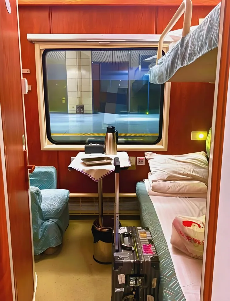 China Train Sleeper Guide: Hard Vs Soft Vs Premium Sleepers - Which To Choose? 4 China Train Sleeper Guide: Hard Vs Soft Vs Premium Sleepers - Which To Choose?