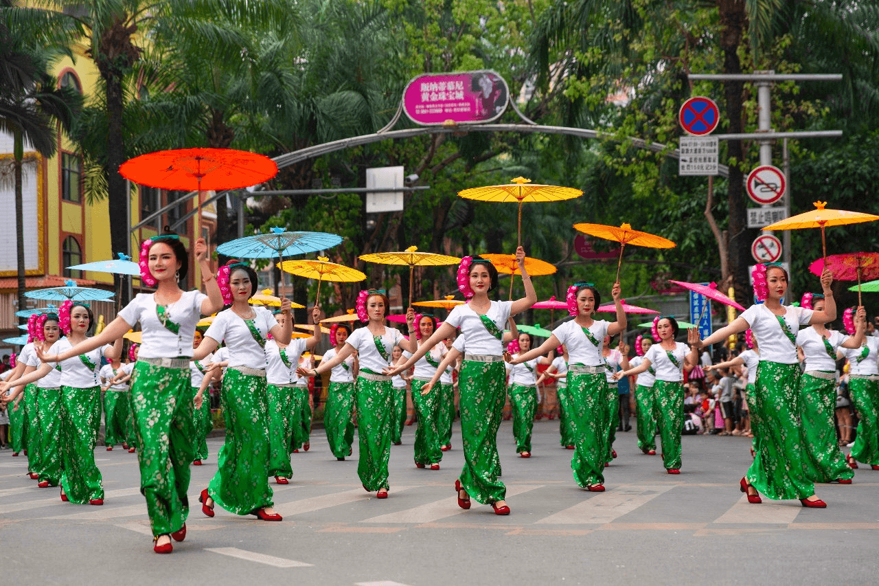 The Ultimate Guide To China’s Ethnic Minority Destinations 8 Dai People At Water Splashing Festival
