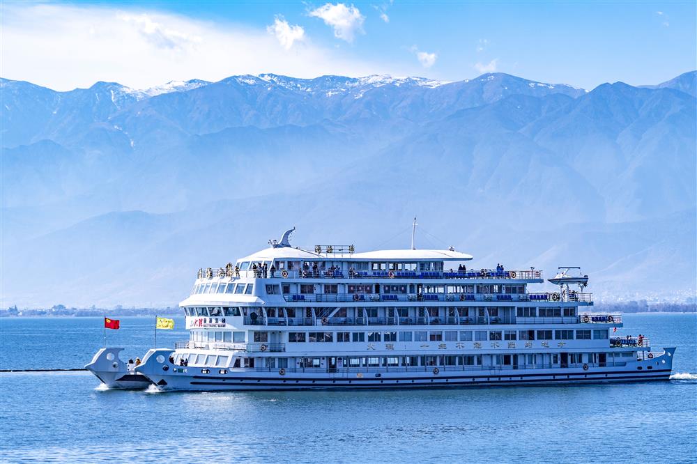Erhai Lake Cruise Guide: Everything You Need For Your Adventure 3 Erhai No.1 Cruise Ship