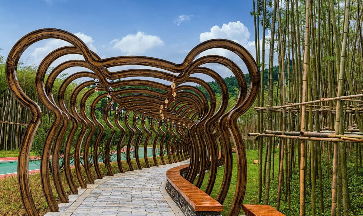Fenghuang Giant Panda Garden: Visitor Guide 2 Fenghuang Giant Panda Garden