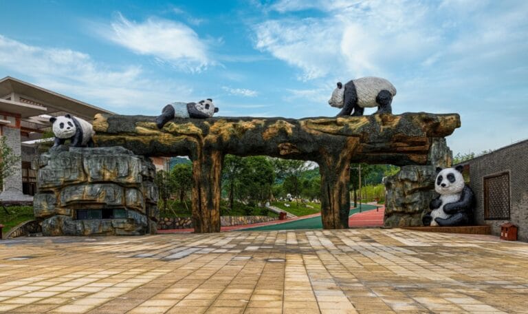 Fenghuang Giant Panda Garden: Visitor Guide 6 Fenghuang Giant Panda Garden