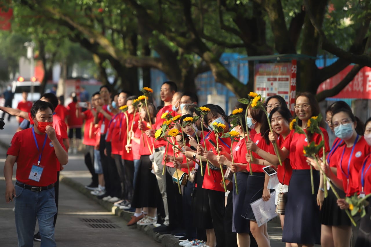 Gaokao In China: What Every June Visitor Must Know 4 Teachers Held Sunflowers To Cheer On Students Taking The Gaokao.