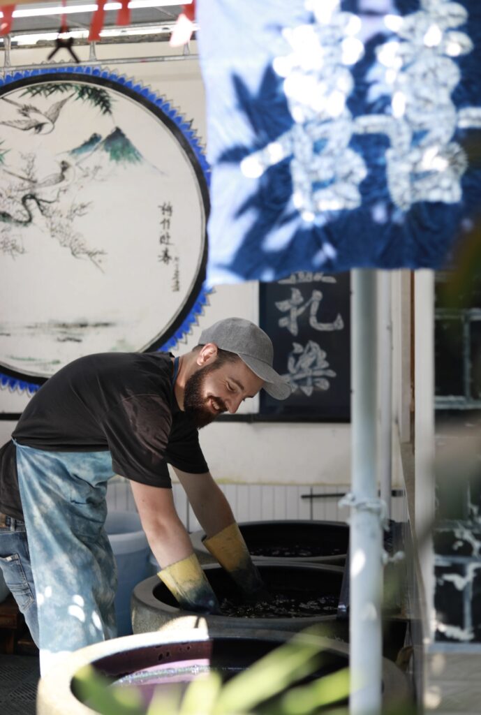 Zhoucheng Village, Dali: Tie-Dye Workshops, Village Life &Amp; Day Route 5 German Guest Tie-Dye Experience At Yidianlan