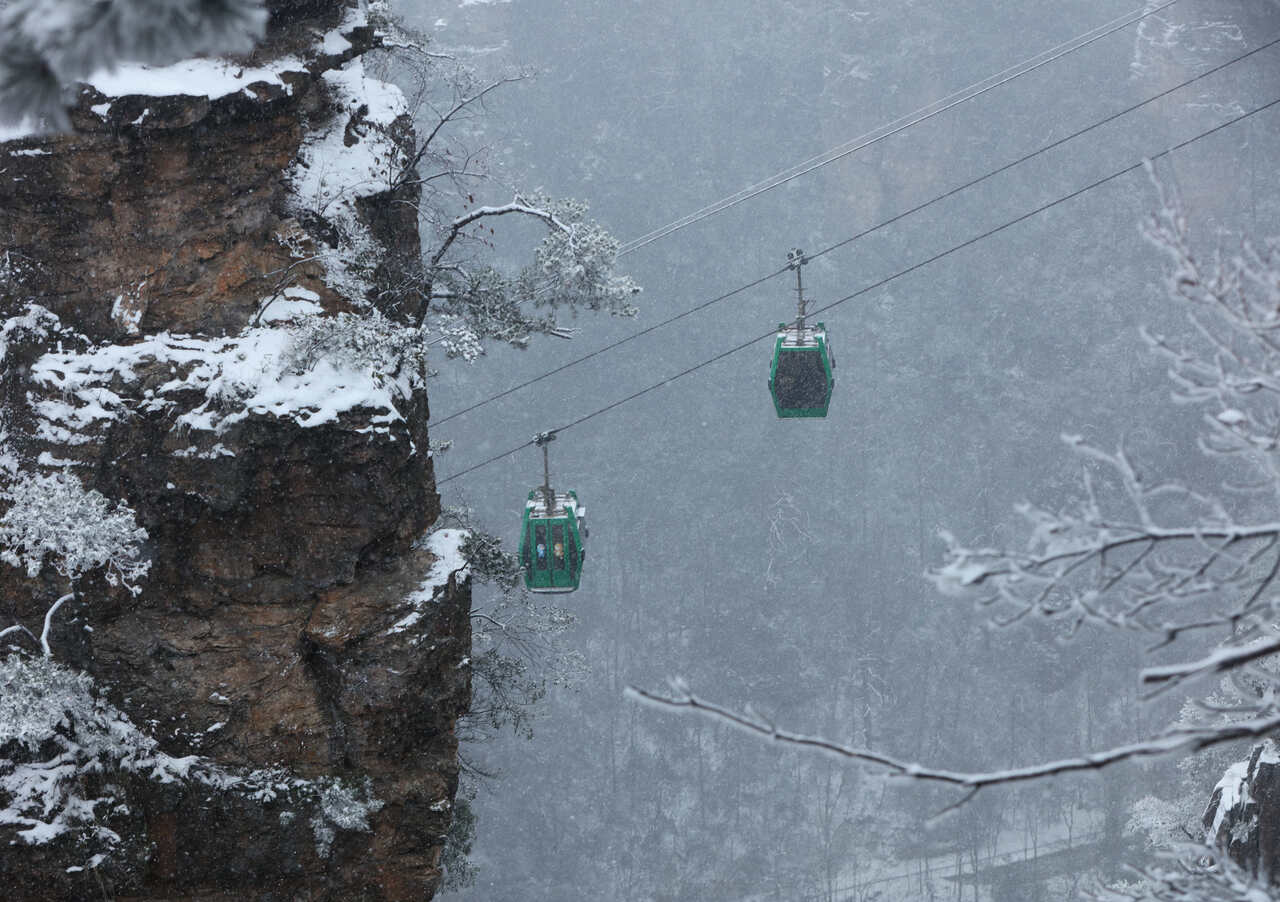Huangshizhai Cableway In Snow