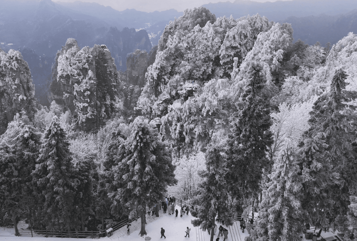 Tourists Enjoy The Snowy Scenery At Huangshi Village In Zhangjiajie National Forest Park, Hunan Province, On February 22, 2024 (Drone Photo).
Xinhua News Agency (Photo By Wu Yongbing).