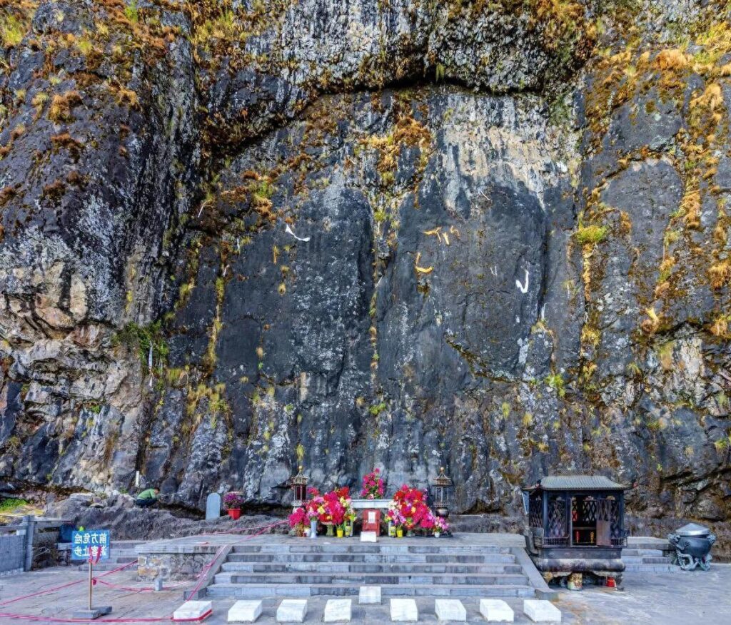 Jizu Mountain Travel Guide: Cable Car, Temples And Day Trips From Dali 5 Huashou Gate, Jizu Mountain