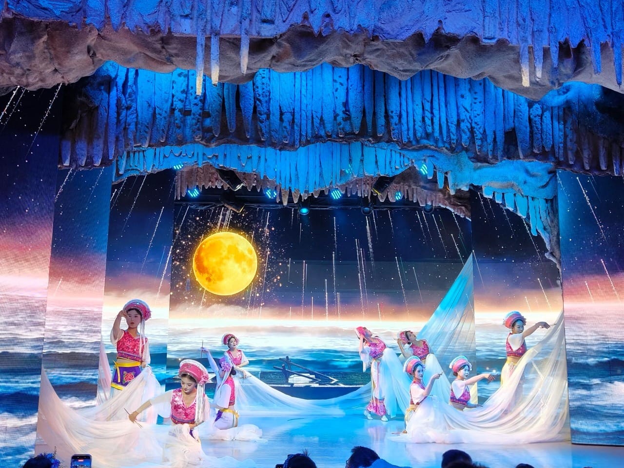 Jinsuo Island, Dali: Ferry, Longgong Cave And A Quiet Bai Village 8 A Bai Ethnic Song And Dance Performance From China On A Beautiful Stage.
