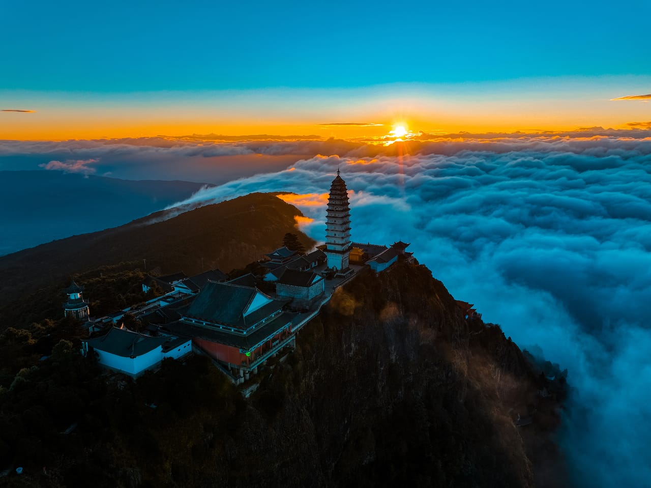Jizu Mountain Travel Guide: Cable Car, Temples And Day Trips From Dali 2 Jizu Mountain