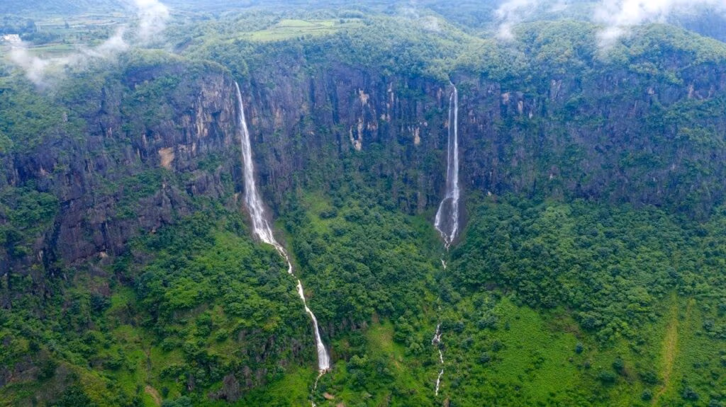 Top 9 Waterfalls In China: Your Ultimate Travel Guide 9 Top 9 Waterfalls In China: Your Ultimate Travel Guide