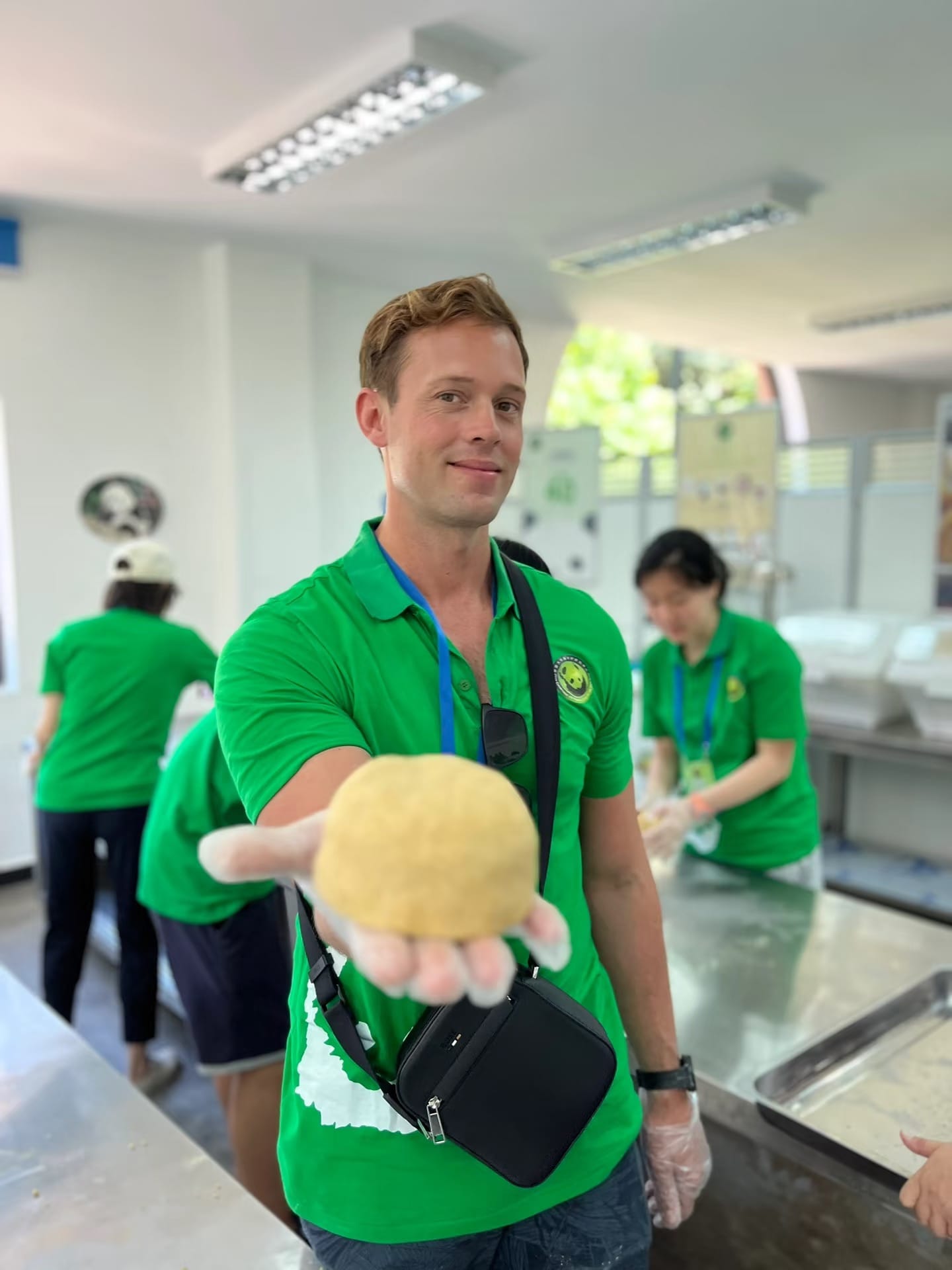 Panda Volunteer Bifengxia