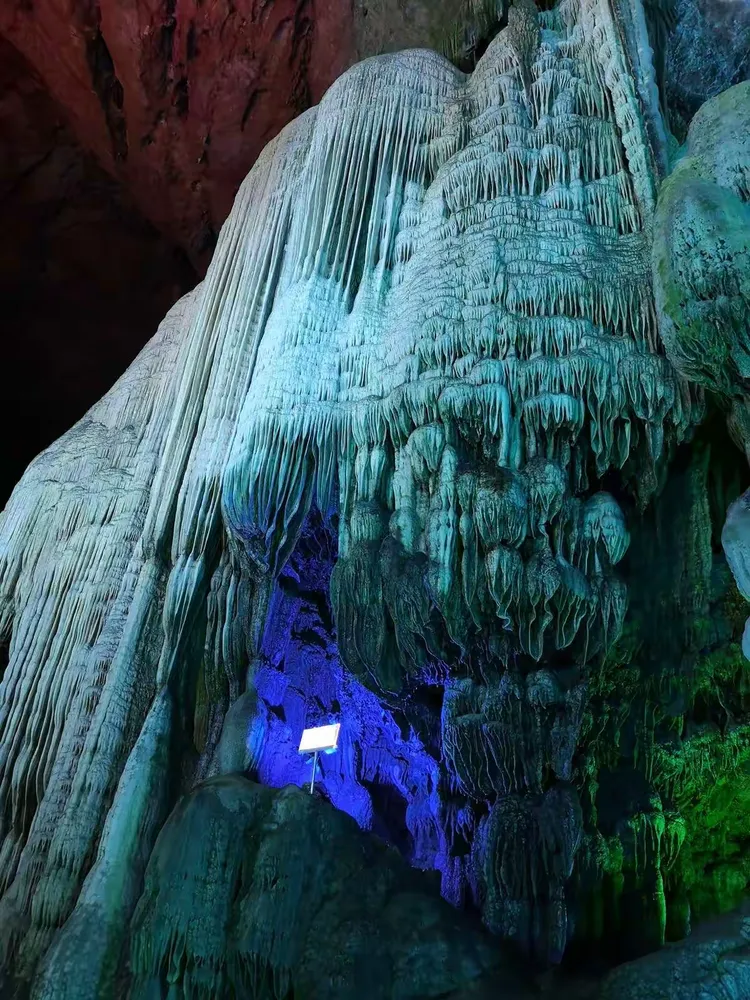 Silver Cave - Flying Waterfall Of Snow Mountain