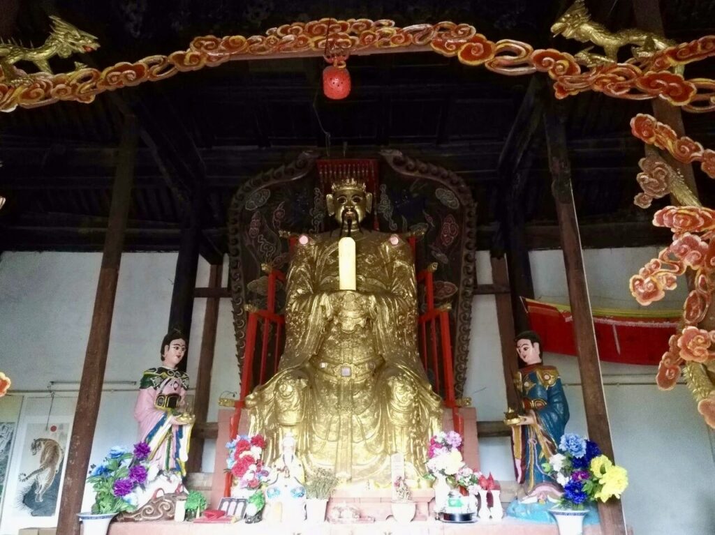 Weibao Mountain (Weibaoshan): Taoist Temples, Walking Routes And What To Skip 12 Statue Of The Jade Emperor Inside The Yuhuang Pavilion In Weishan Mountain