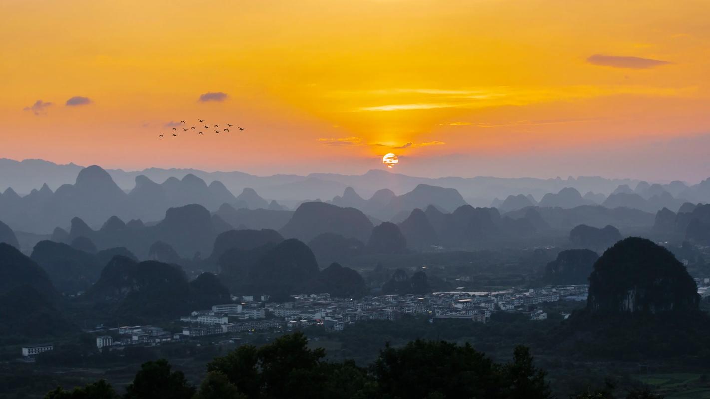 Sunset At Yangshuo Qianli Jiangshan Tu