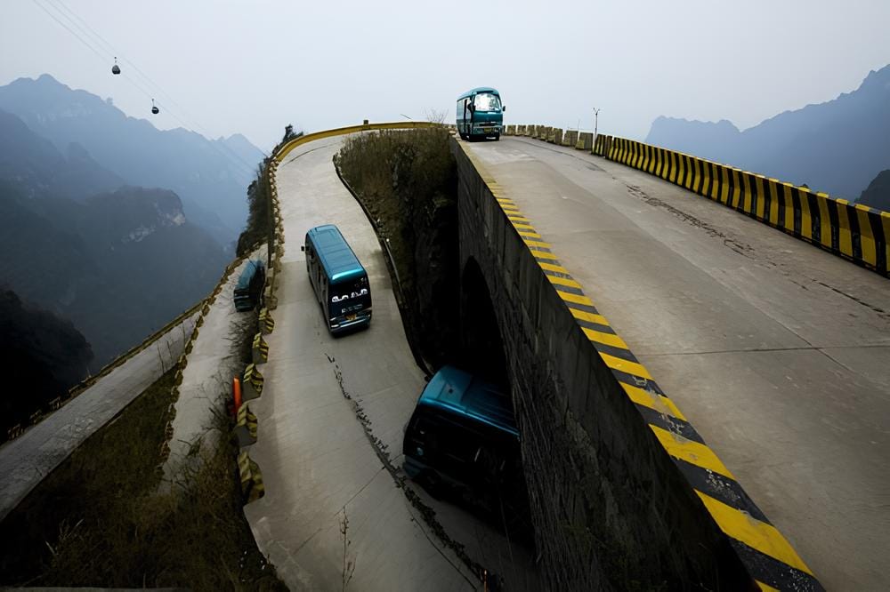Tianmen Mountain: Line A, B Or C? The Ultimate Route Comparison Guide 5 Tianmen Mountain Eco-Bus