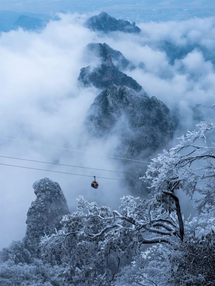 Tianmen Mountain Cableway In Winter