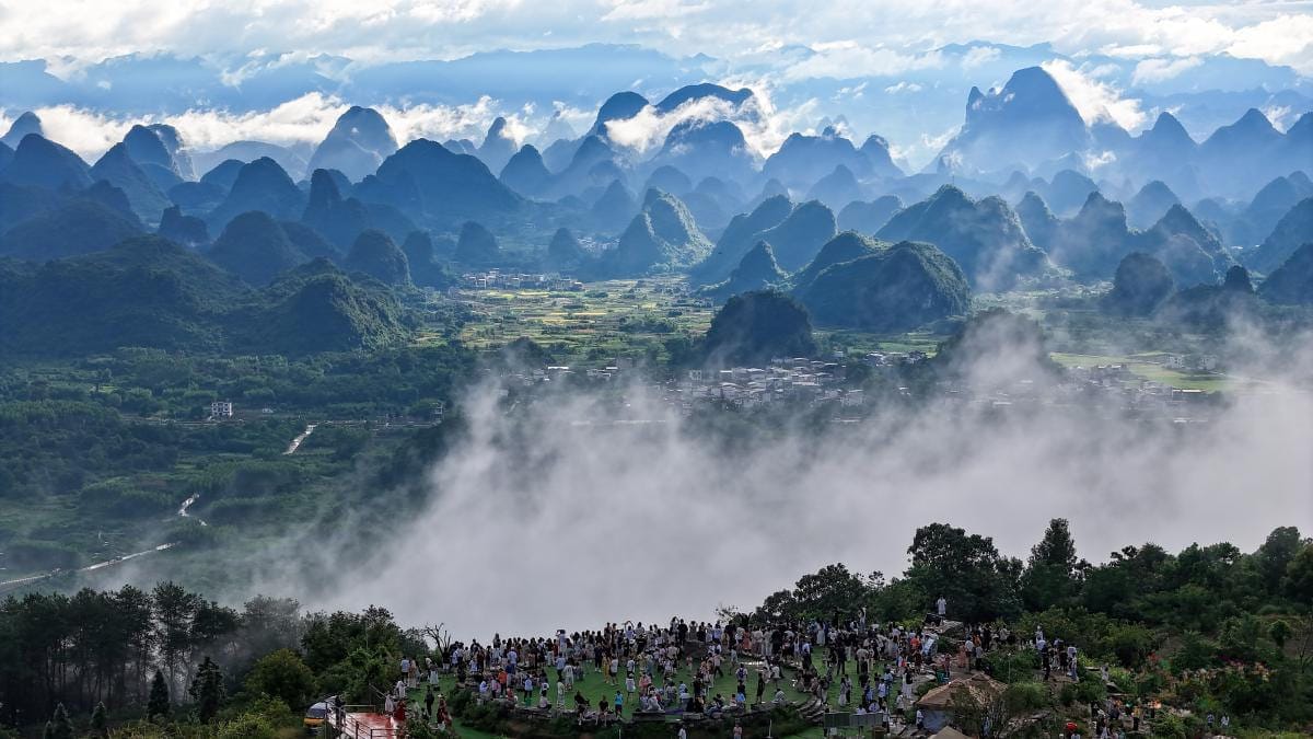 Yangshuo Qianli Jiangshan Tu