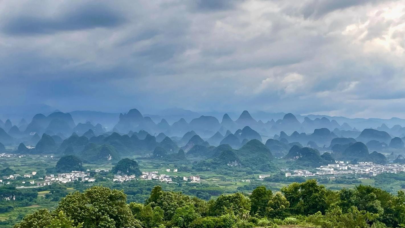 Yangshuo Qianli Jiangshan Tu