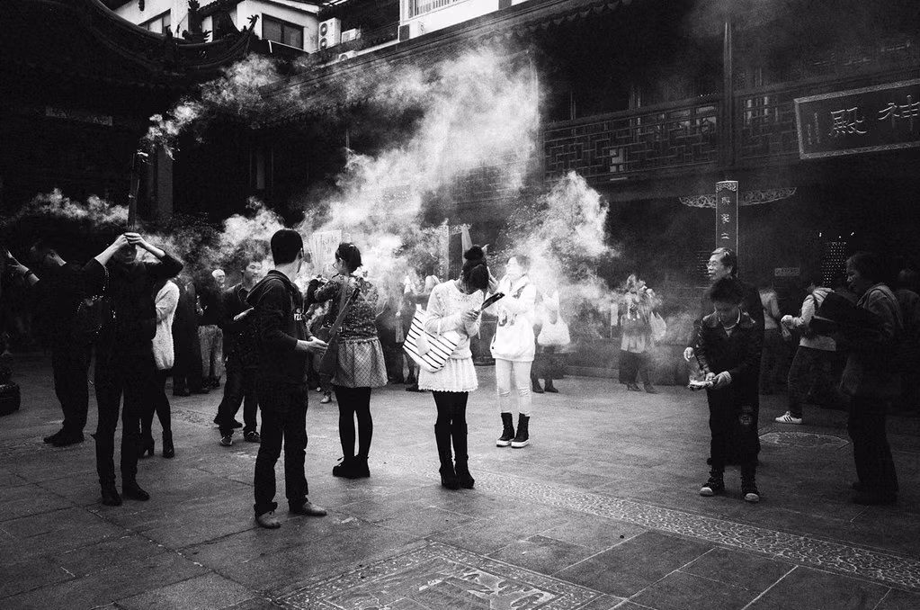 The Complete Guide To Burning Incense In China: Traditions, Etiquette, And Cultural Significance