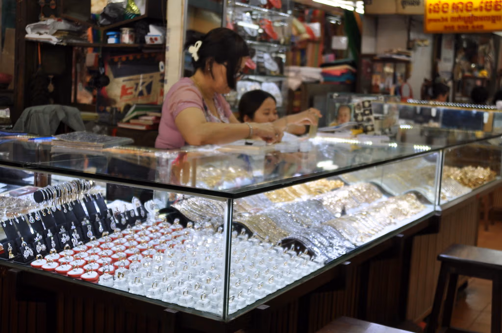 Hidden Shopping Stops: China Group Tours Scams You Didn’t Know About 9 Hidden Shopping Stops: China Group Tours Scams You Didn’t Know About