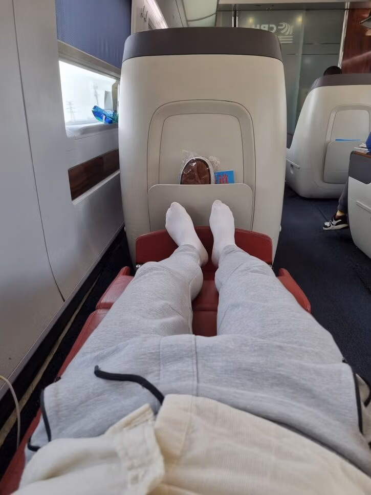 China-High-Speed-Train-Business-Class-Lie-Flat-2-Rotated