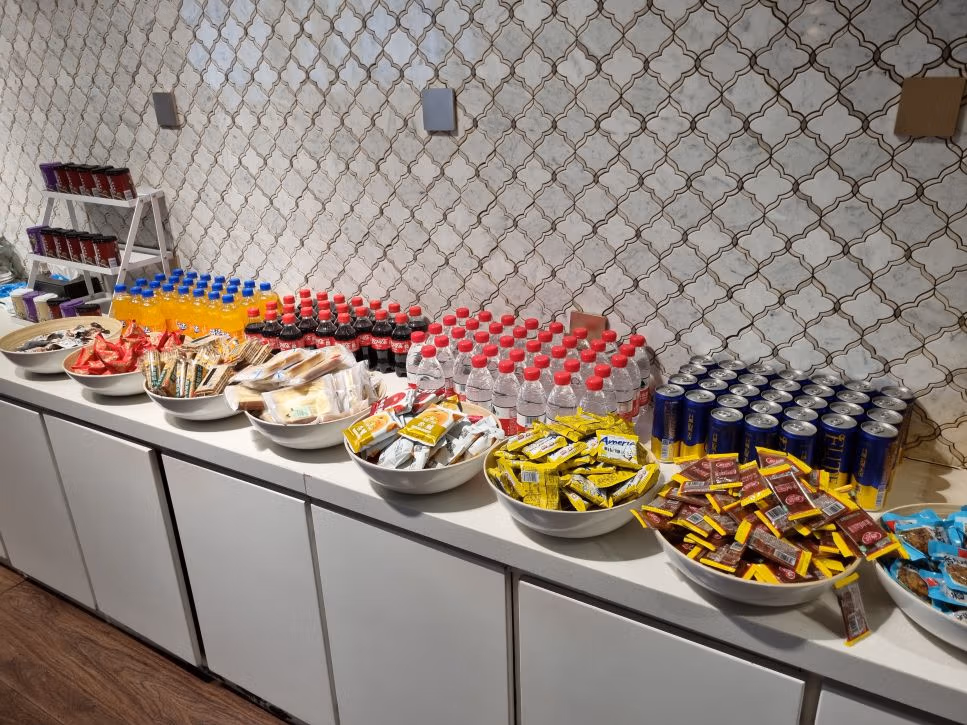 Chsr-Business-Class-Beijing-South-Lounge-Snacks
