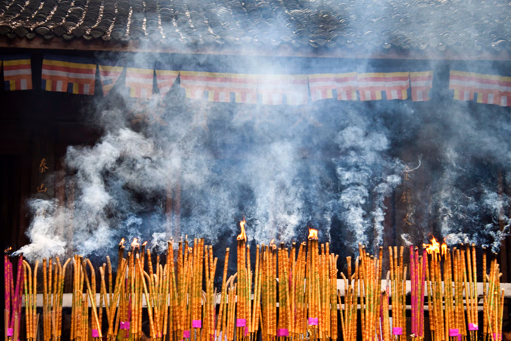 The Complete Guide To Burning Incense In China: Traditions, Etiquette, And Cultural Significance