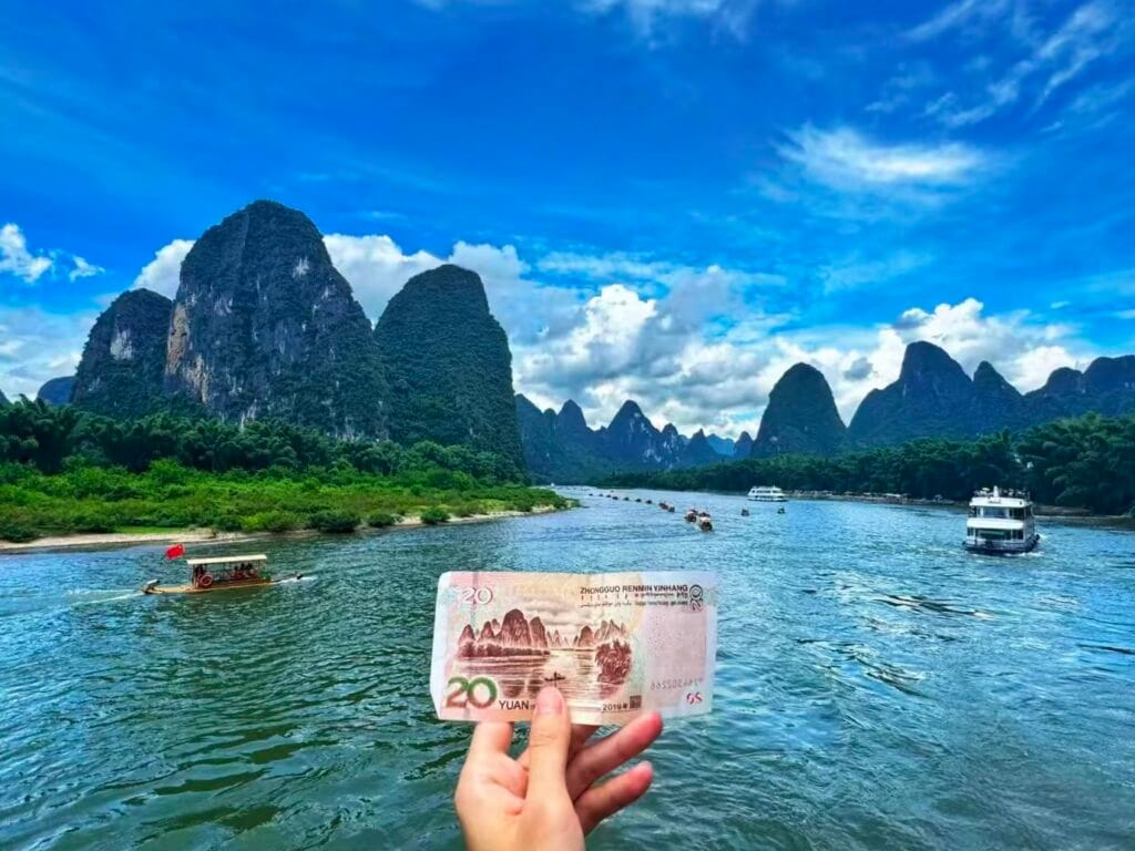 Reflection On The Back Of The 20-Yuan Note