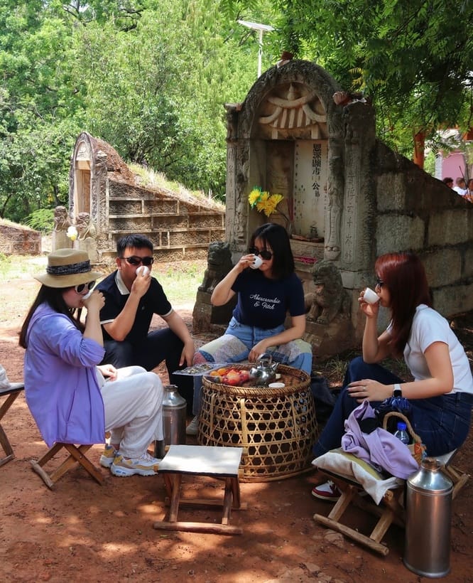 Weishan Ancient Town: Sights, Food &Amp; Day Trip From Dali 21 Tea At Daxiao Temple