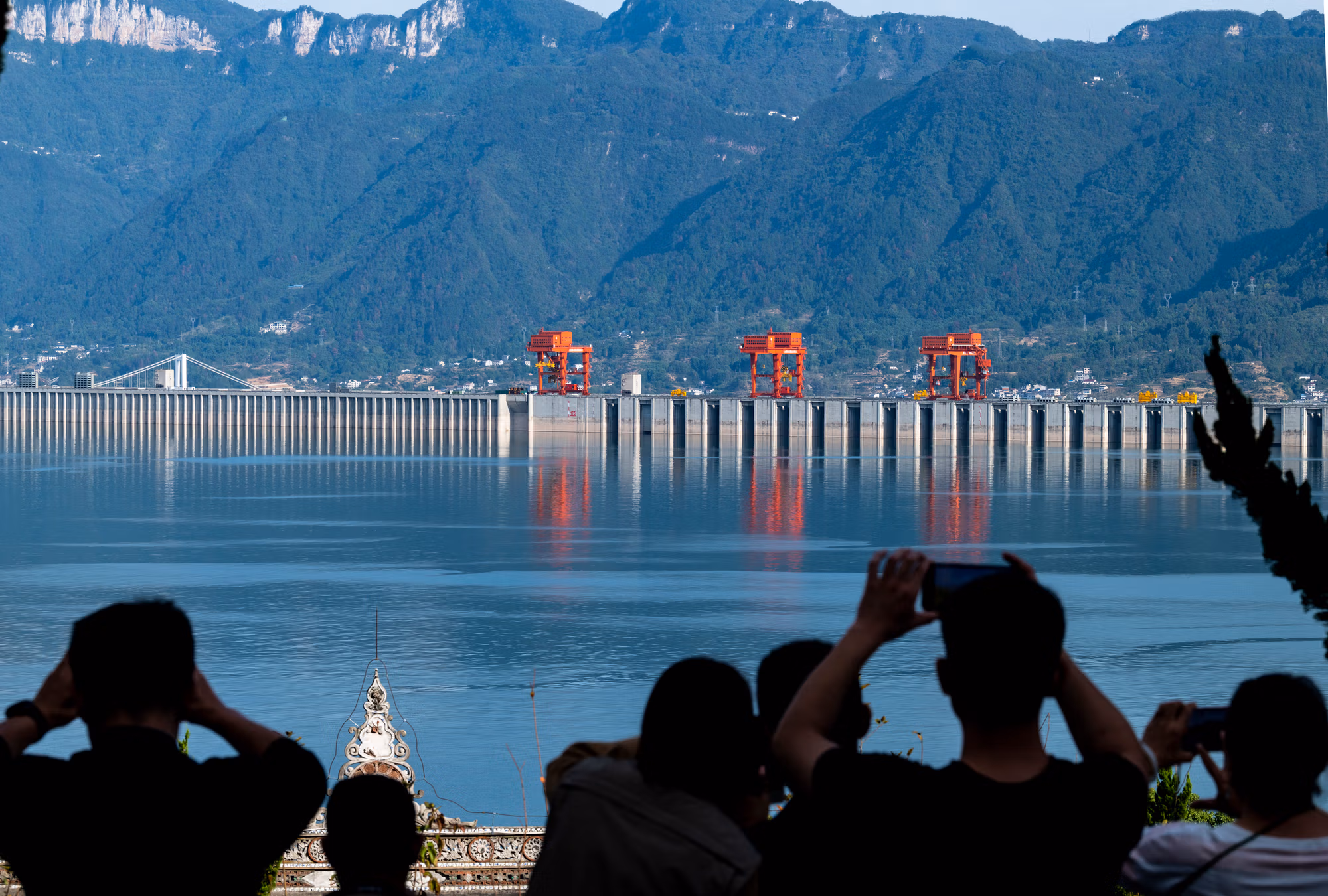 The Three Gorges Dam: China’s Engineering Marvel 1 The Three Gorges Dam: China’s Engineering Marvel